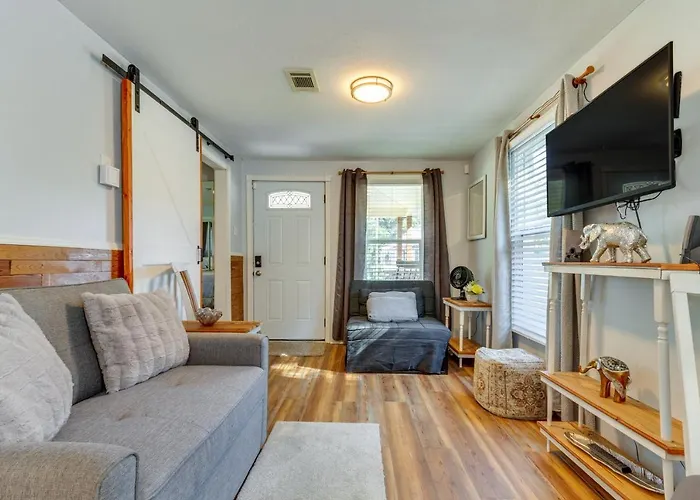 Holiday home Pet-friendly W/ Patio & Yard!