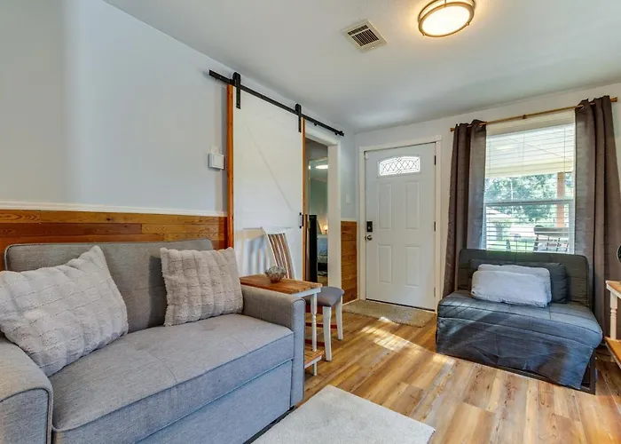 Holiday home Pet-friendly W/ Patio & Yard!