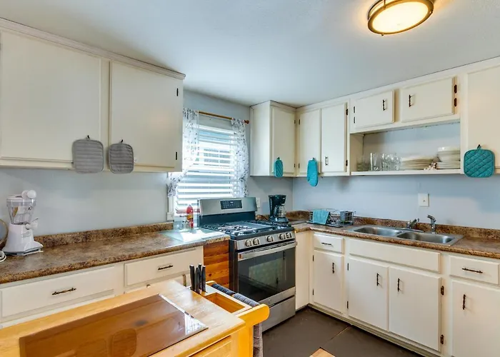 Pet-friendly W/ Patio & Yard! *