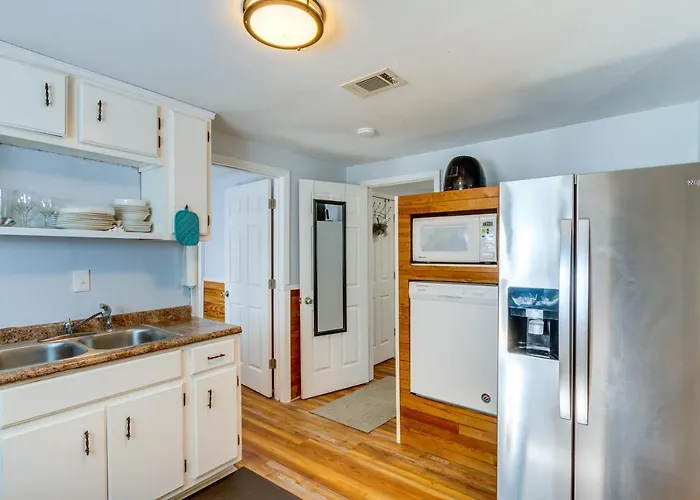 Holiday home Pet-friendly W/ Patio & Yard!