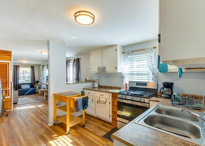 Pet-friendly W/ Patio & Yard! * Pensacola