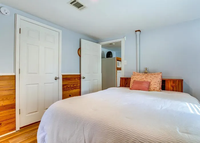 Holiday home Pet-friendly W/ Patio & Yard! Pensacola